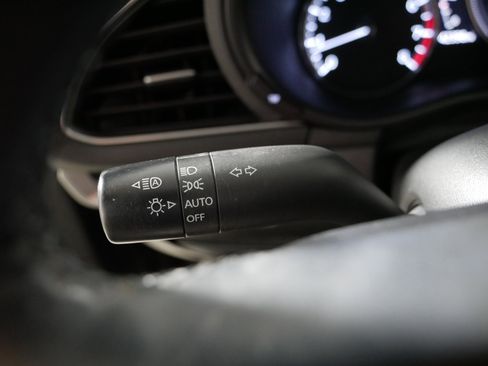 Used 2020 MAZDA MAZDA3 Hatchback FWD image 31