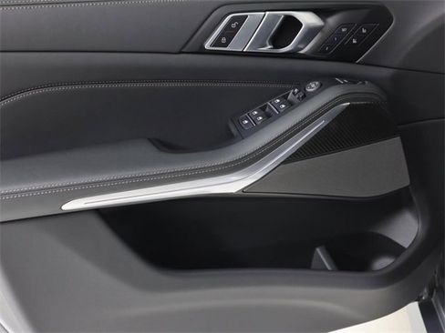 Used 2025 BMW X5 M60i image 11