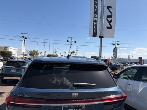 Used 2025 Buick Enclave Preferred w/ Power Package FWD image 9