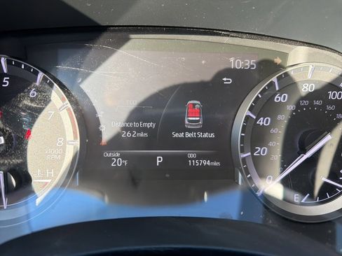 Used 2022 Toyota Highlander XLE image 9