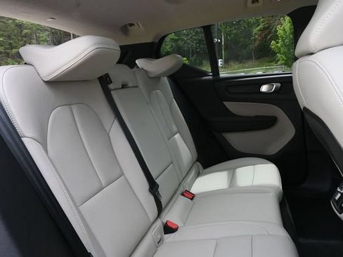 Used 2024 Volvo XC40 B5 Plus w/ Protection Package Premier AWD/4WD image 39