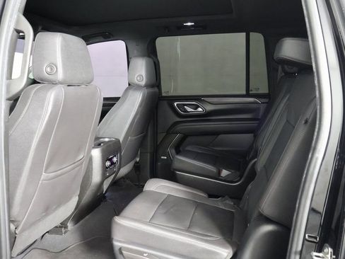 Used 2023 Chevrolet Suburban LT w/ LT Signature Package RWD image 10