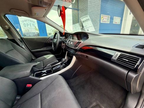 Used 2017 Honda Accord LX image 44