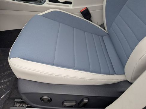 New 2026 Volkswagen Jetta SE FWD image 21