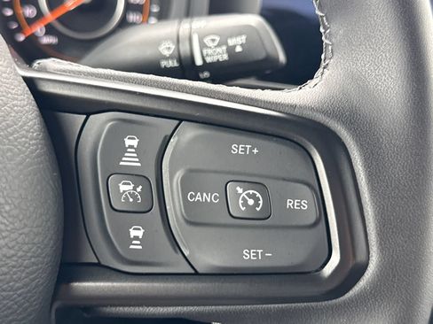 Used 2025 Jeep Wrangler Unlimited Rubicon w/ Technology Group AWD/4WD image 25
