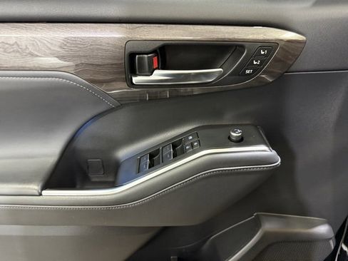 Certified 2022 Toyota Highlander Platinum image 16