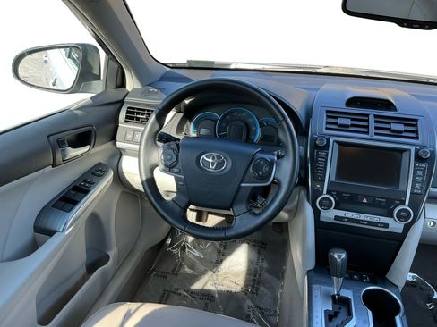 Used 2012 Toyota Camry XLE w/ Leather Pkg FWD image 11