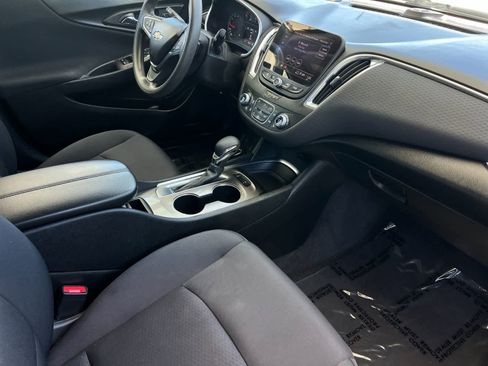 Used 2021 Chevrolet Malibu LT FWD image 16