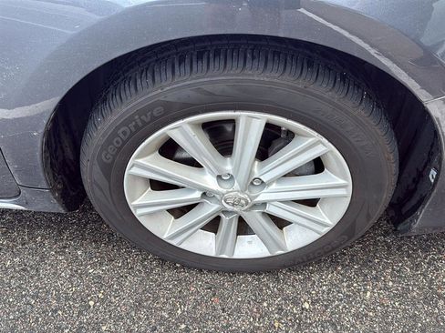 Used 2012 Toyota Camry XLE w/ Convenience Pkg FWD image 2