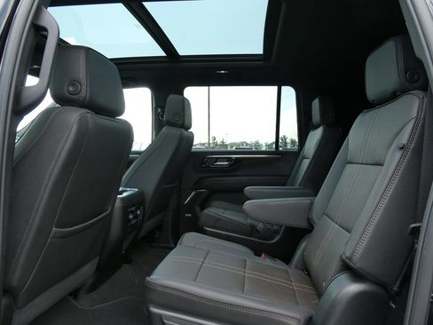 Certified 2025 Chevrolet Suburban High Country AWD/4WD image 21