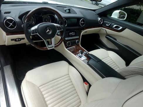 Used 2014 Mercedes-Benz SL 550 image 10