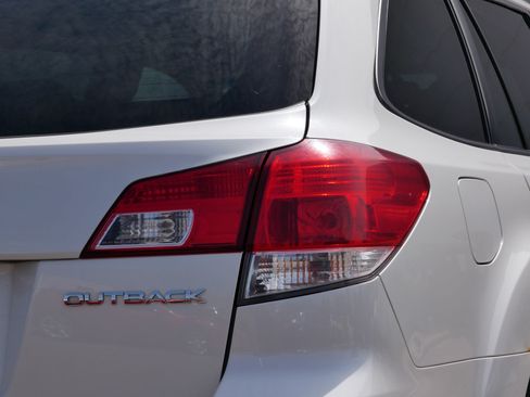 Used 2013 Subaru Outback 2.5i Premium AWD/4WD image 17