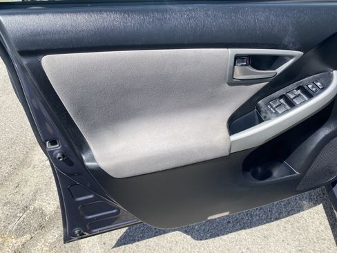 Used 2014 Toyota Prius Three FWD image 11