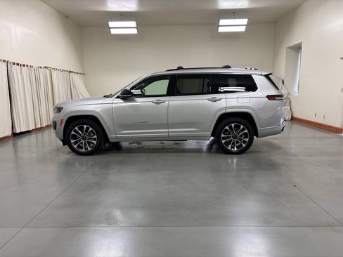 Used 2021 Jeep Grand Cherokee L Overland w/ Luxury Tech Group IV AWD/4WD image 5