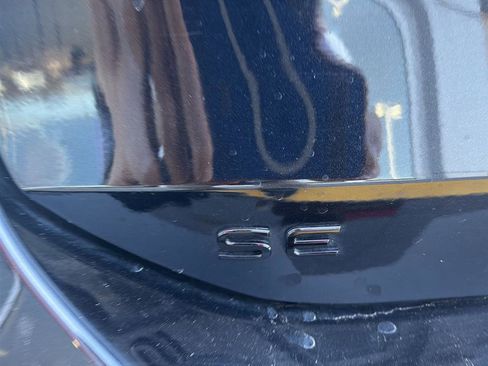 Used 2025 Volkswagen Tiguan SE R-Line image 22