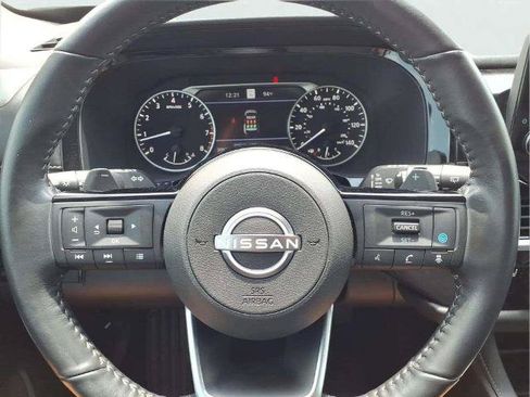 Certified 2025 Nissan Pathfinder SL FWD image 14