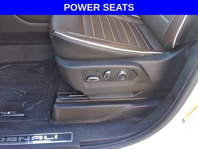 Used 2026 GMC Yukon Denali Ultimate AWD/4WD image 11