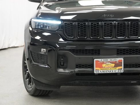 Certified 2023 Jeep Grand Cherokee Overland AWD/4WD image 7