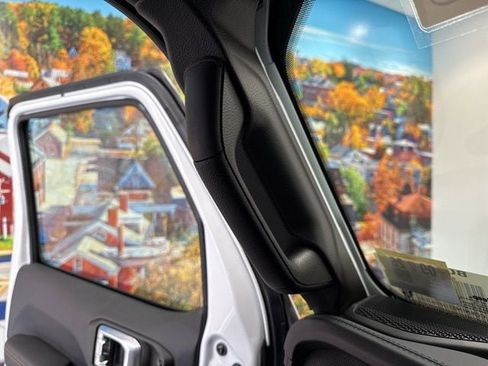 New 2025 Jeep Wrangler Unlimited Rubicon 392 image 36