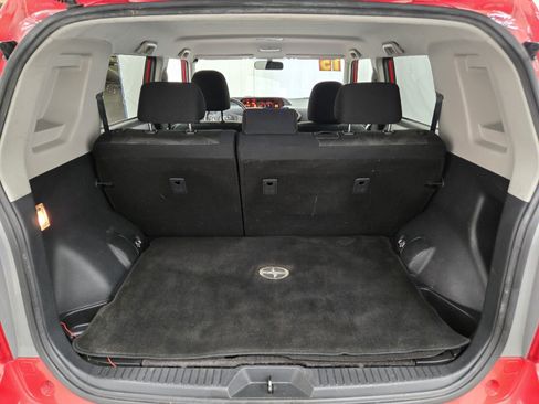 Used 2015 Scion xB FWD image 10