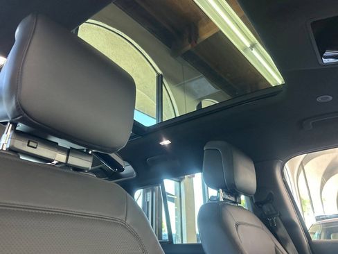 New 2026 Land Rover Defender 110 X-Dynamic SE AWD/4WD image 20