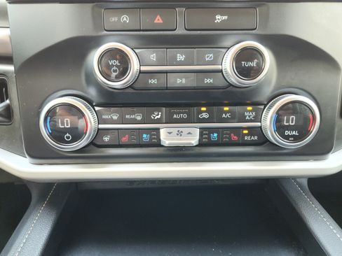 Used 2023 Ford Expedition XLT RWD image 14