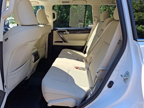 Used 2023 Lexus GX 460 Premium w/ Premium Package AWD/4WD image 10