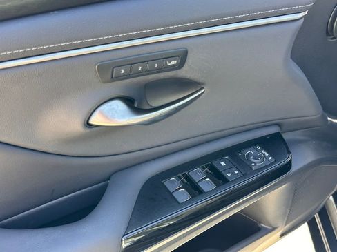 Used 2023 Lexus ES 250 w/ Premium Package image 16