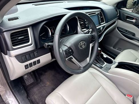 Used 2016 Toyota Highlander XLE FWD image 10