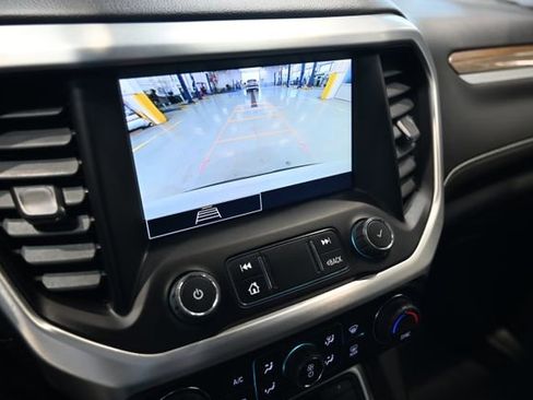 Used 2023 GMC Acadia SLE FWD image 17