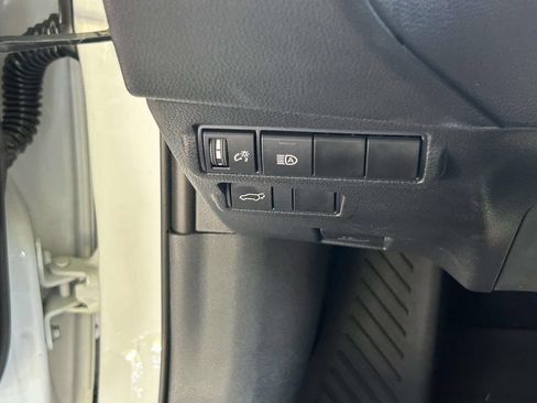 Used 2023 Toyota Corolla Cross XLE w/ Convenience Package FWD image 19