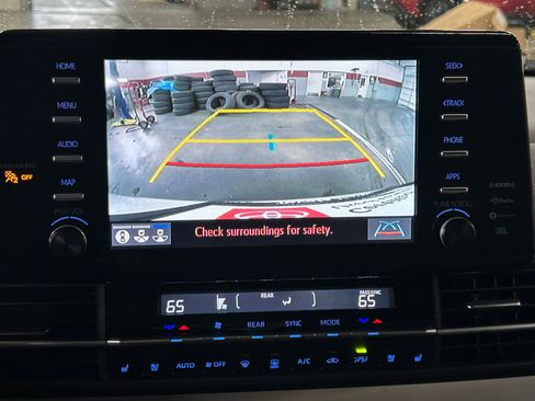 Used 2023 Toyota Sienna Platinum AWD/4WD image 22