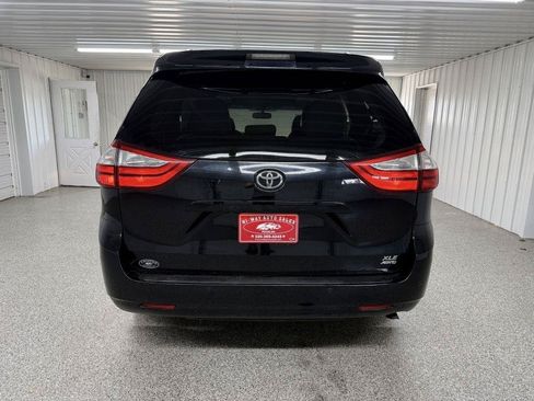 Used 2017 Toyota Sienna XLE w/ XLE Navigation Package AWD/4WD image 5