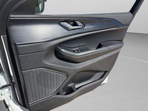 New 2025 Jeep Grand Cherokee L Laredo w/ Luxury Tech Group I RWD image 31