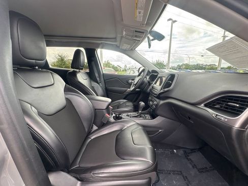 Used 2020 Jeep Cherokee Latitude Plus FWD image 25