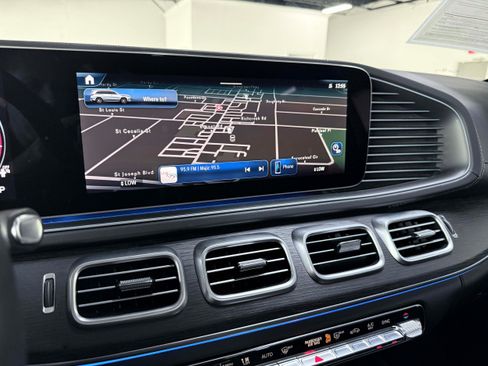 Used 2025 Mercedes-Benz GLS 450 4MATIC image 22