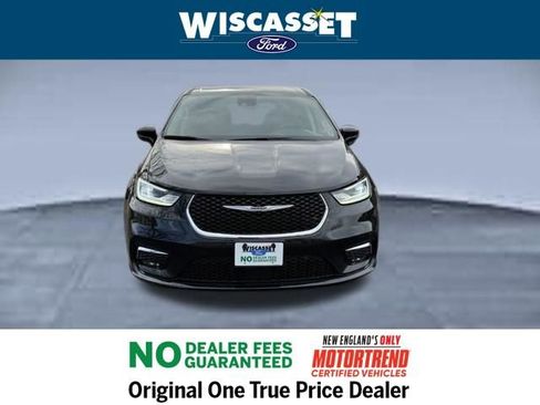 Used 2024 Chrysler Pacifica Touring-L image 9