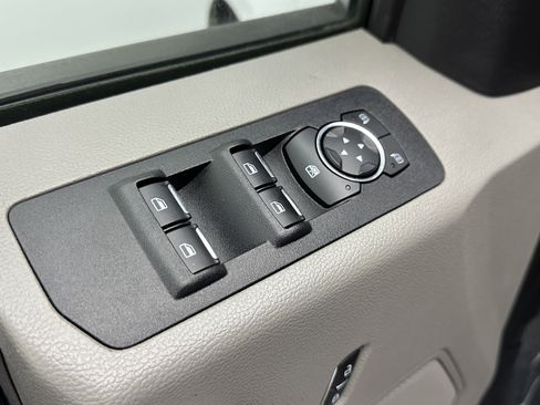 Used 2020 Ford F150 XLT image 11