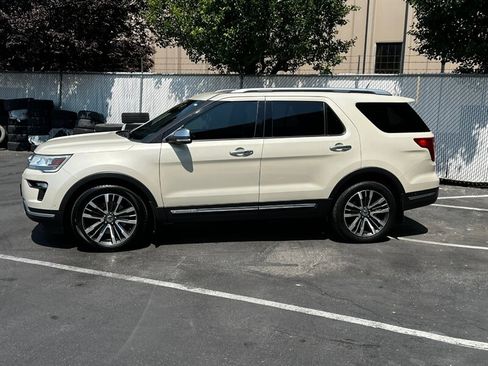 Used 2018 Ford Explorer Platinum AWD/4WD image 4