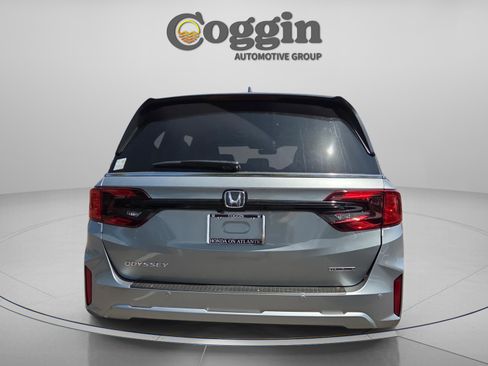 New 2026 Honda Odyssey Touring image 4