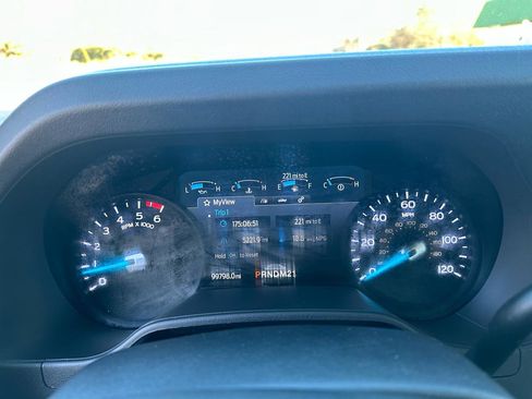 Used 2022 Ford E-350 and Econoline 350 Super Duty image 11