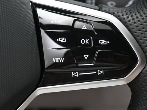 Used 2023 Volkswagen Tiguan SE R-Line FWD image 18
