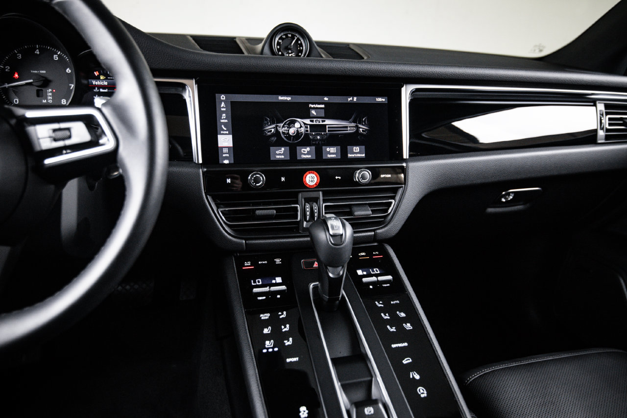 Certified 2026 Porsche Macan AWD/4WD image 22