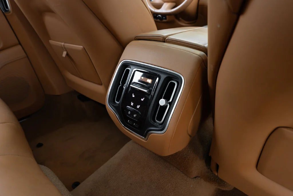 Used 2022 Aston Martin DBX AWD/4WD image 52