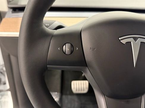 Used 2022 Tesla Model Y Performance image 17