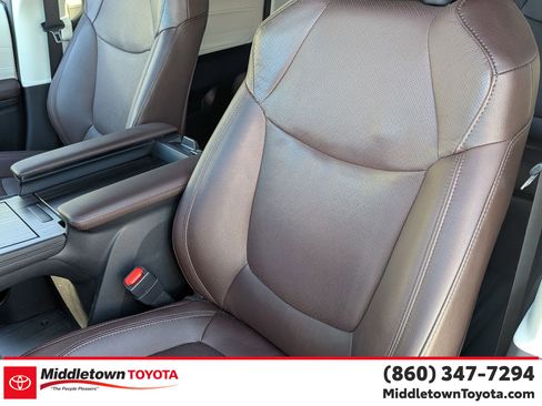 Used 2023 Toyota Sienna Platinum image 14