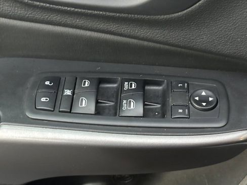 Used 2019 Jeep Cherokee Latitude Plus w/ Cold Weather Group image 22