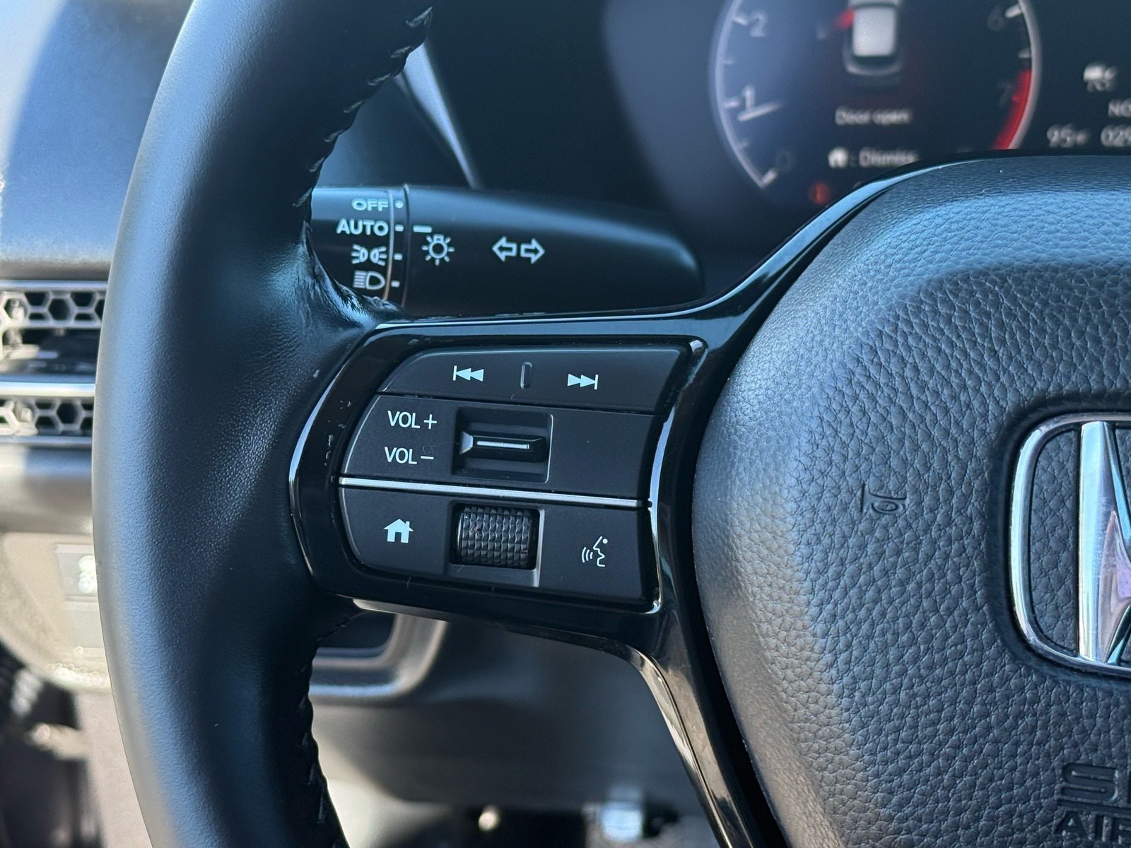 Used 2025 Honda HR-V EX-L image 17