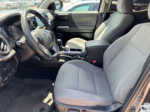 Used 2021 Toyota Tacoma SR5 w/ Blackout Package (TMS) AWD/4WD image 9