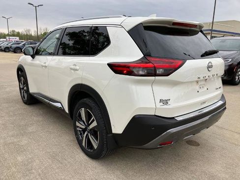 Used 2023 Nissan Rogue SL w/ SL Premium Package image 3